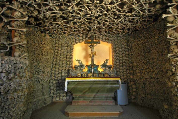 Kaplica Czaszek w Czermnej