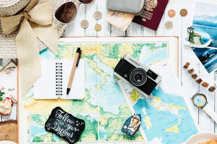 Jak zaplanować podróż na własną rękę – mapa, notatnik i przygotowania do wyjazdu