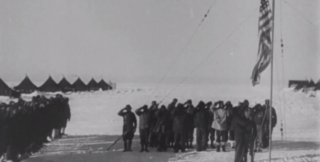 Mapa i archiwalne zdjęcia ekspedycji Operacja Highjump na Antarktydzie